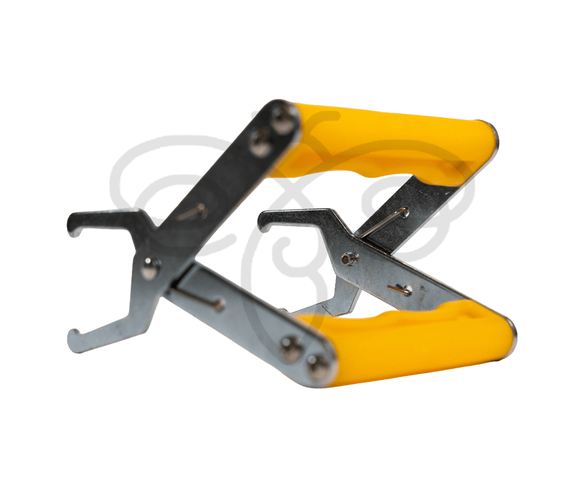 plasticna-rucka-za-drzanje-ramova-2